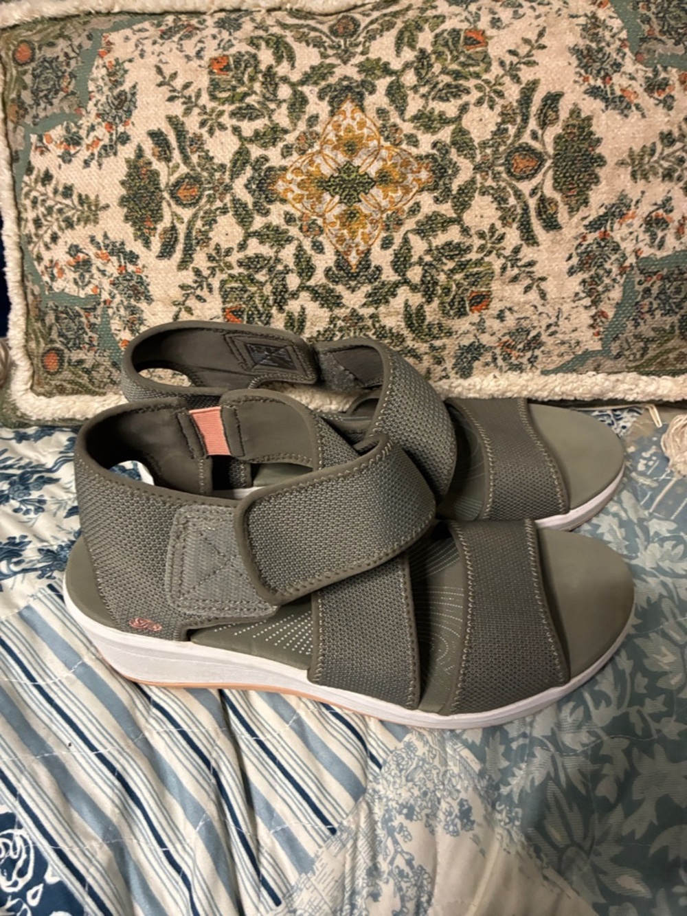 Cloudsteppers by Clarks Elastic Crossover Sandal in green - Picture 2 of 6